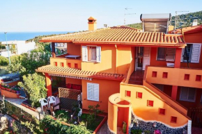 Cala Gonone, Casa i Pini